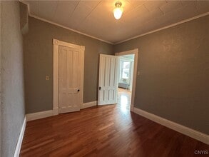 Building Photo - 15 Bridge St