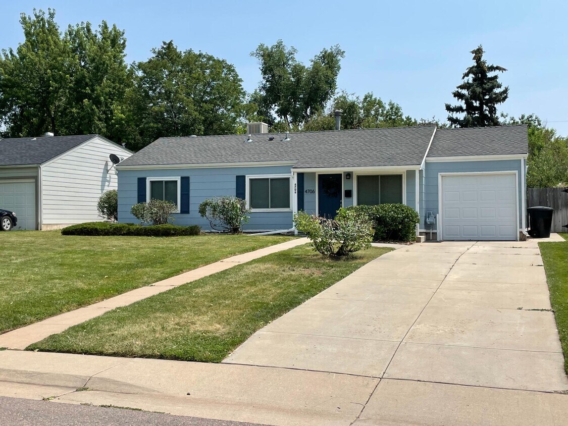 Foto principal - 4706 E Dartmouth Ave