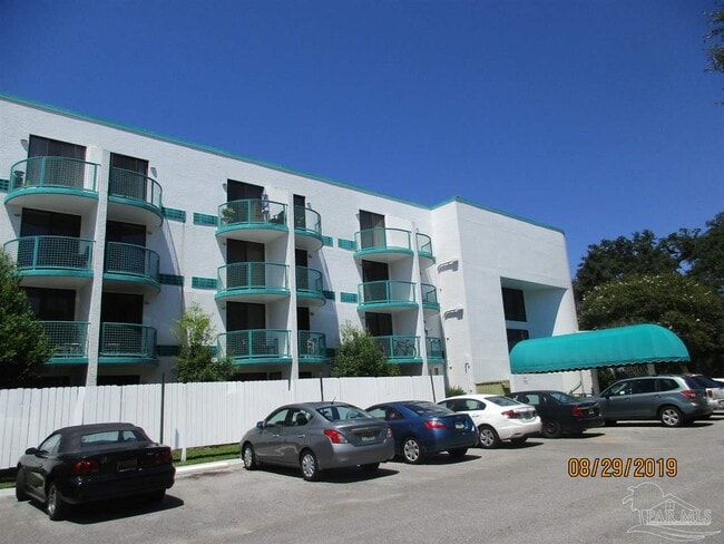 Building Photo - 201 S Stillman St