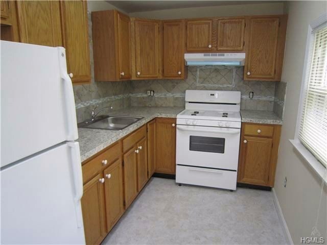 Primary Photo - 552 W Nyack Rd