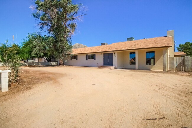 Foto del edificio - 4 Bedroom 3 Bathroom Single Family Home in...