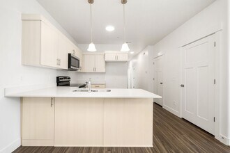 Building Photo - 13714 S Hanley Ln