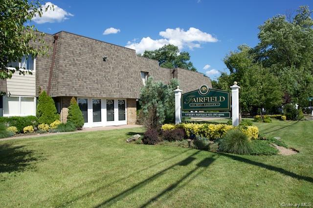 Foto del edificio - 475 Little East Neck Rd