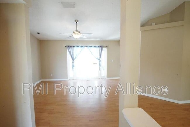 Building Photo - 12111 Goldenstar Ln