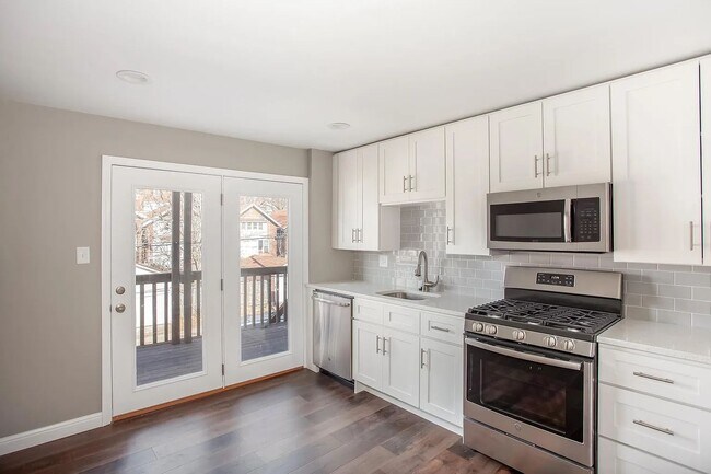 Foto del edificio - 5351 Devonshire Ave