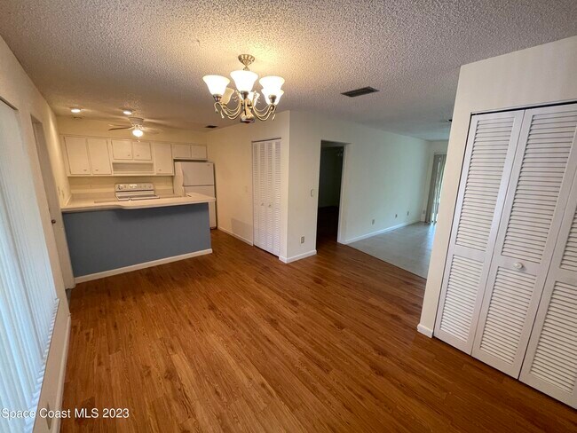 Building Photo - 100 Coral Way E