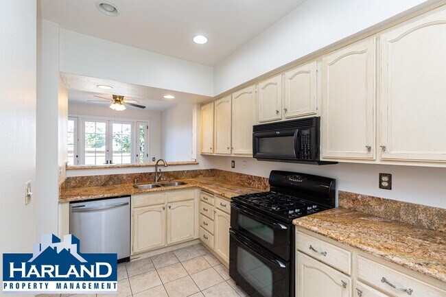 Foto del edificio - 3882 Creststone Pl