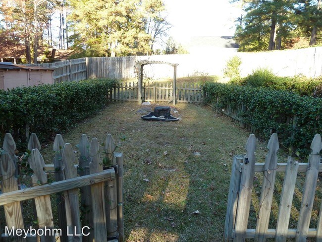Building Photo - 4 br, 2 bath House - 710 Stillwater Dr.
