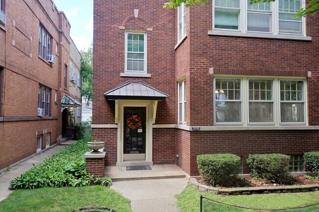 Foto del edificio - 5658 N Campbell Ave