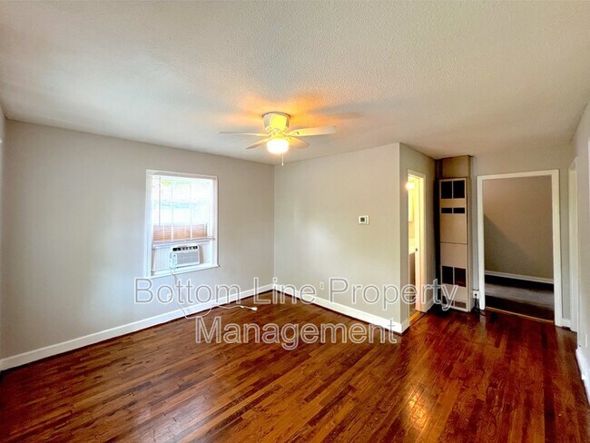Foto del edificio - 4030 Bearwood Ave