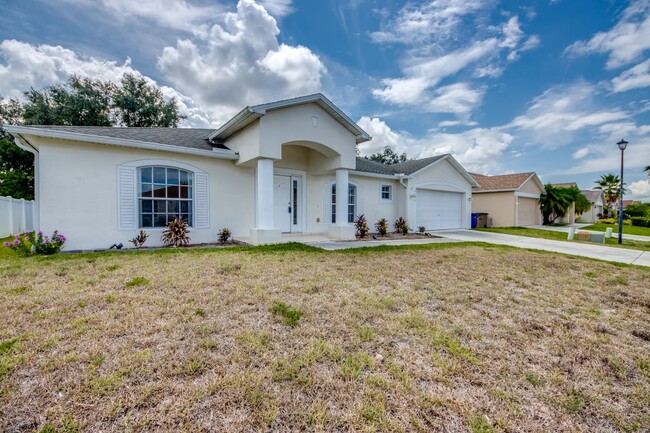 Building Photo - 2462 Nature Pointe Loop