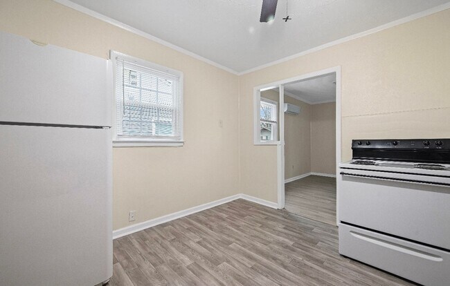 Building Photo - 2 Bed 1 Bath Home for rent in Hampton!