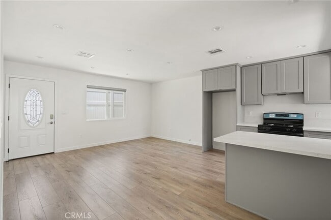 Building Photo - 6930 Enfield Ave