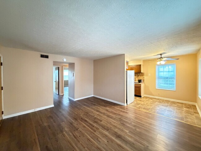 Foto del edificio - 4401 Landside Dr