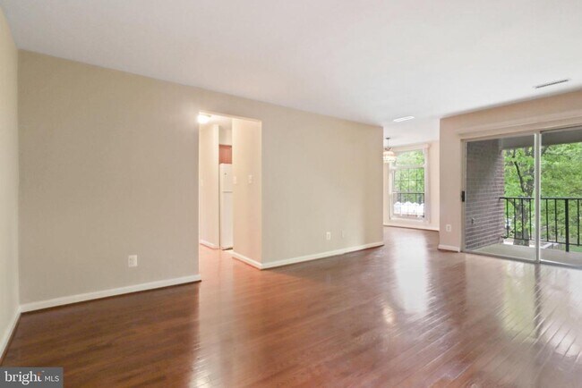 Building Photo - 3308 Woodburn Village Dr