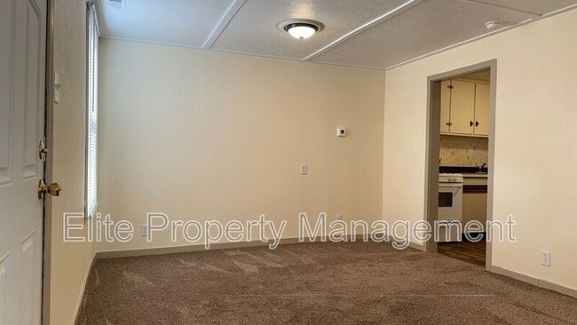 Building Photo - 2727 Santa Fe Dr