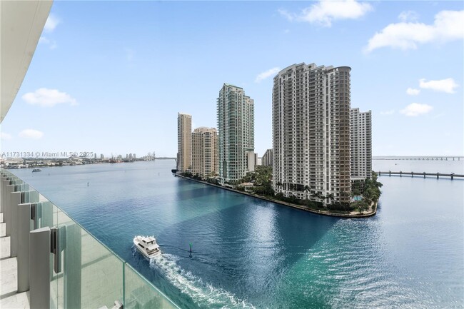 Foto del edificio - 300 Biscayne Blvd Way