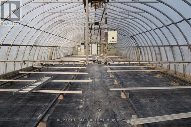 Building Photo - 1579 9th Line Rd