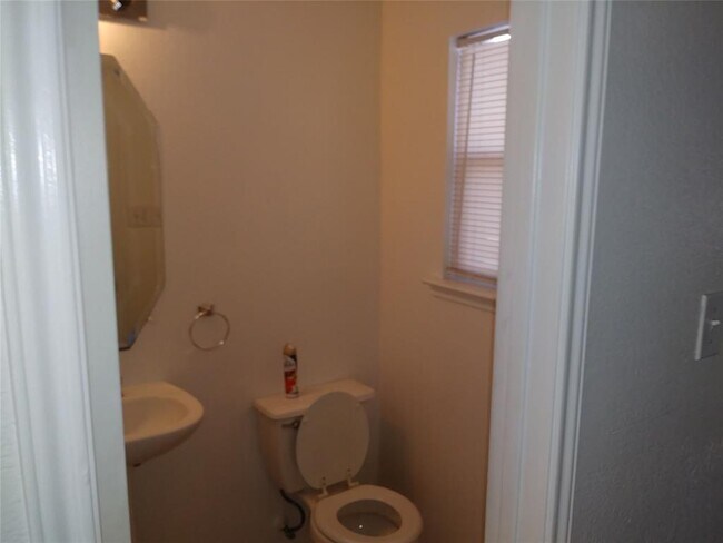 Building Photo - 14860 Bell Manor Ct