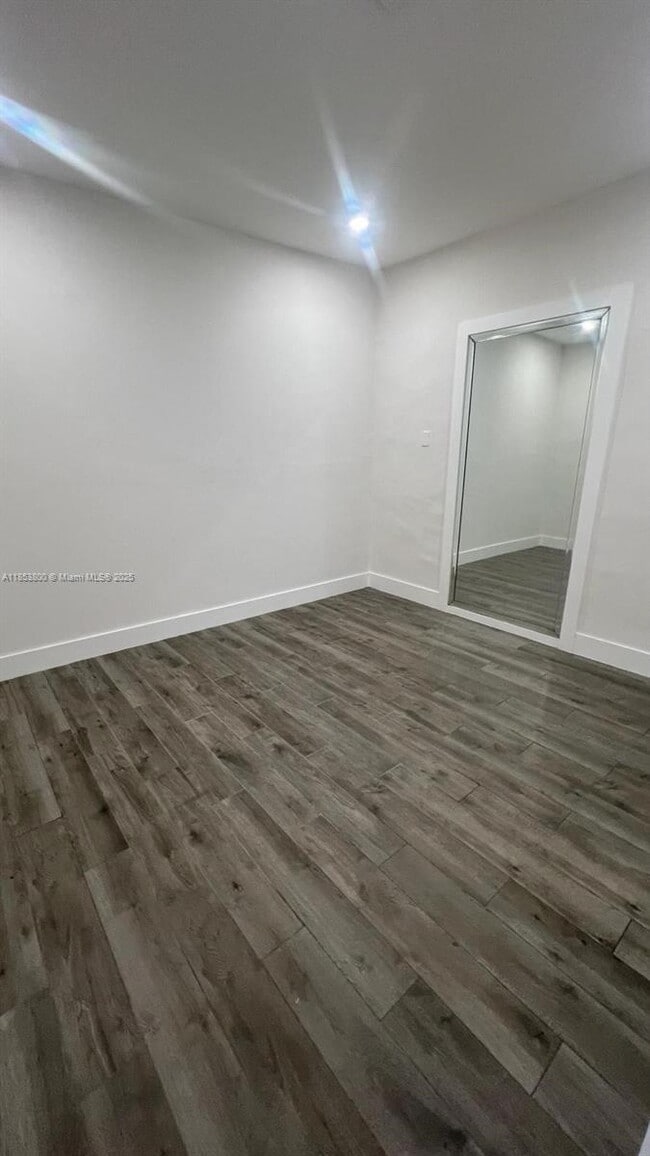 Building Photo - 7556 S Waterway Dr