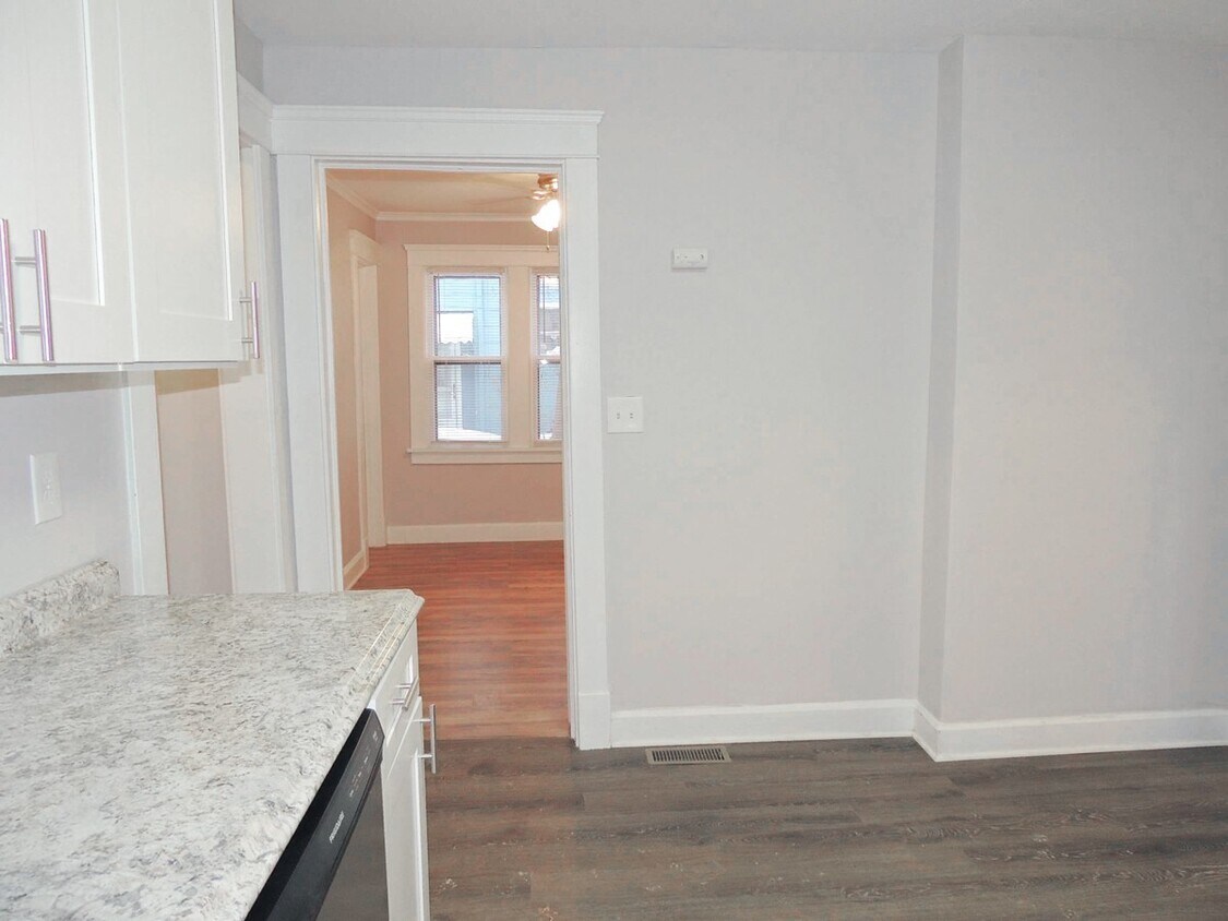 Foto principal - 4 Bed - 2 Full Bath Colonial for Rent!