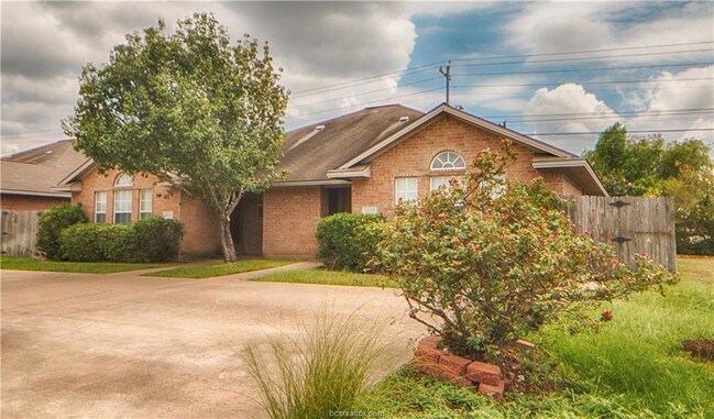 Building Photo - 1002 Sun Meadow Ct