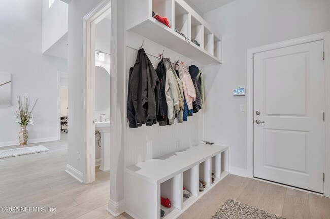 Building Photo - 5 bedroom/ 4.5 bathroom home in St Johns C...