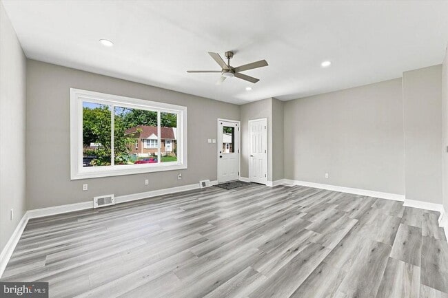 Building Photo - 105 Fronefield Ave
