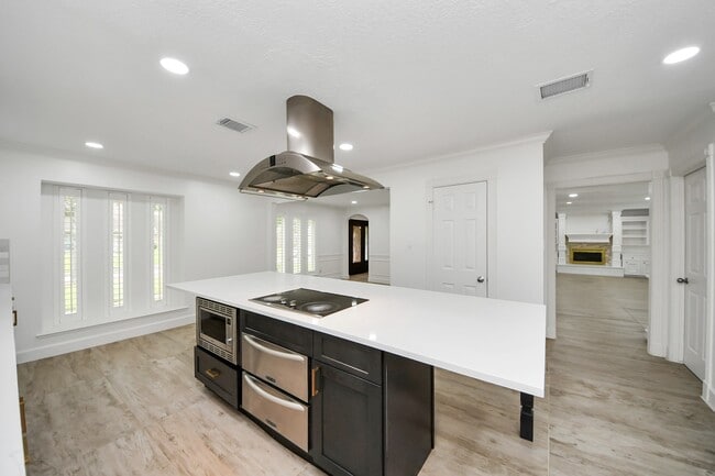 Building Photo - 1719 Saddlecreek Dr