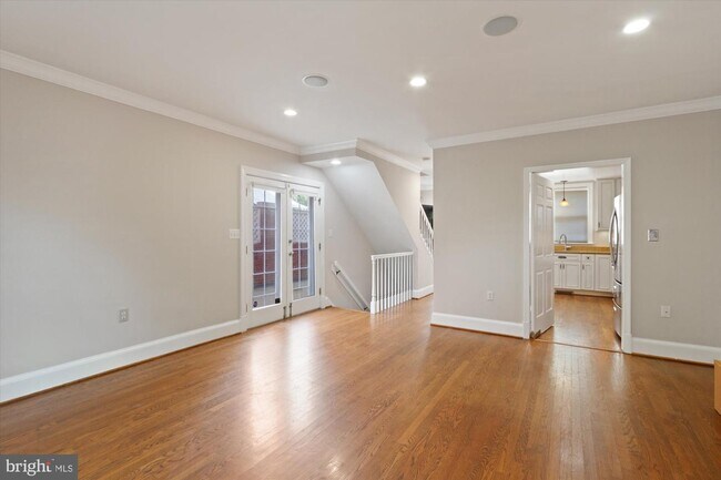 Foto del edificio - 1404 Foxhall Rd NW