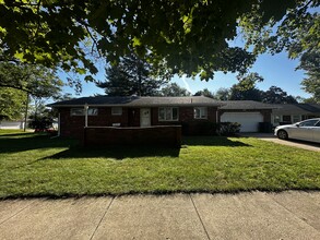 Building Photo - 1010 S 26th St