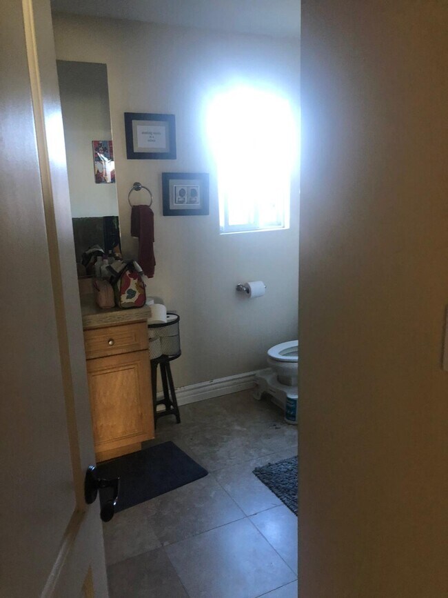 Foto del edificio - 4625 Tobias Ave