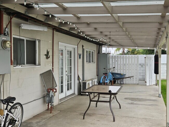 Foto del edificio - 11446 Starlight Ave