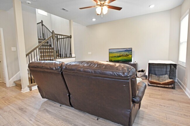 Building Photo - Pet Friendly Three Bedroom with Bonus!