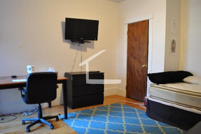 Foto del edificio - 4 Bedroom Apartment (Allston - St Lukes Rd!)