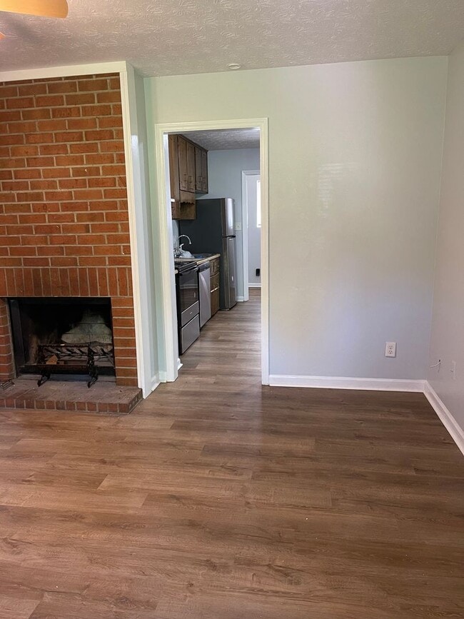 Building Photo - 2 Bedroom/ 1.5 Bathroom Duplex on Old Epps Bridge Rd!  Available early June!