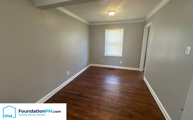 Foto del edificio - 824 Novarese Ave