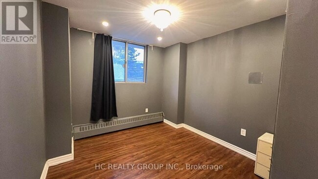 Building Photo - 100 Dundalk Dr