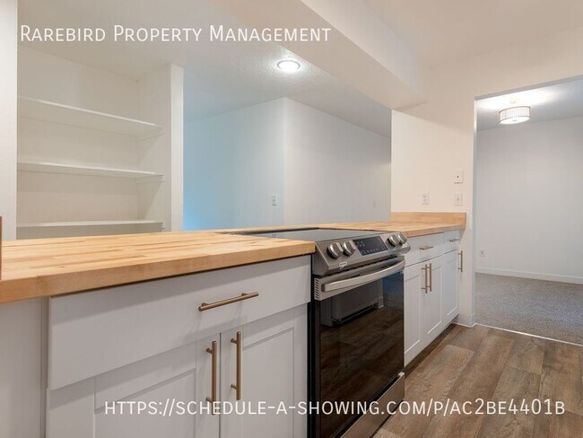 Building Photo - 3 bedroom, 2 bath now available in SW Port...
