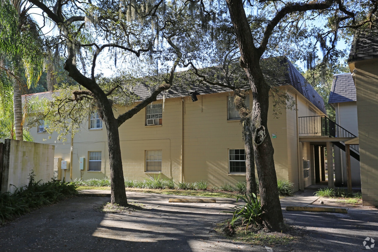 andover club apartments