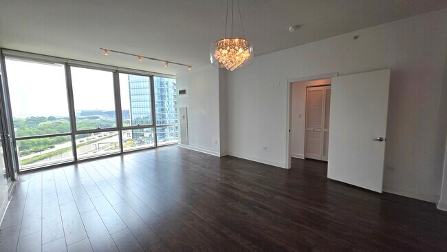 Building Photo - 1201 S Prairie Ave