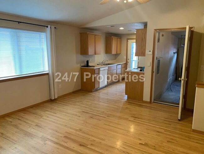 Photo - 2025-445MF Apartment