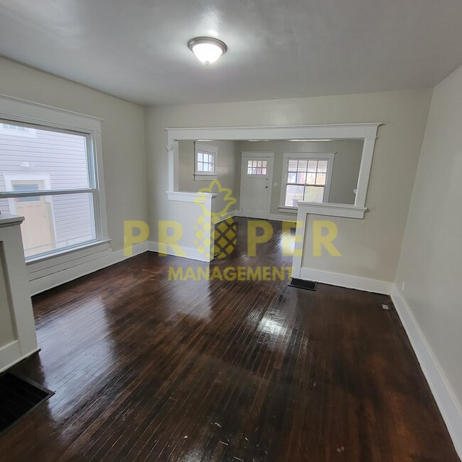 Building Photo - 912-914 Ferndale Ave