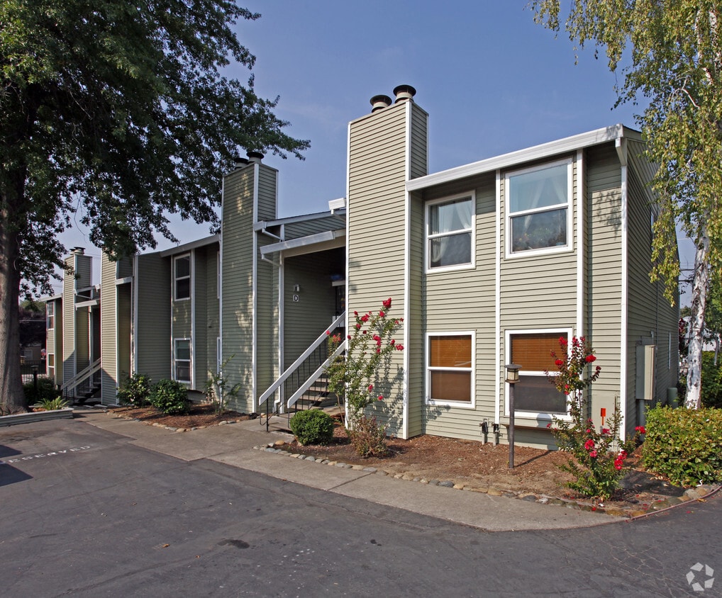 The Hamptons at River Heights Apartments in Carmichael, CA