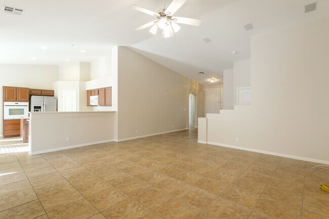 Building Photo - 4 Bedroom Single Story in Southern Highlan...