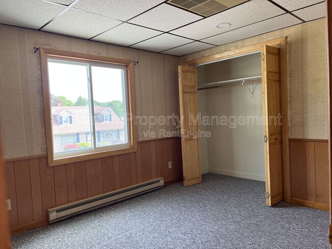 Building Photo - 146 Kennedy Memorial Dr