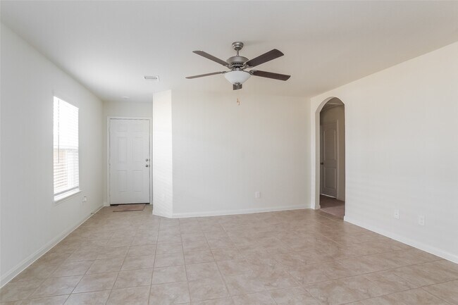 Building Photo - 27044 Leonardo Dr