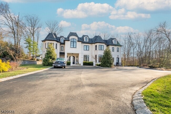 Foto del edificio - 6 Deer Trail Rd