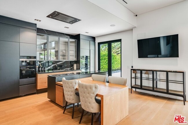 Foto del edificio - 16015 Valley Wood Rd
