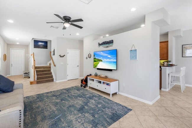 Building Photo - "Spacious 3-Bedroom Condo Retreat in Ester...